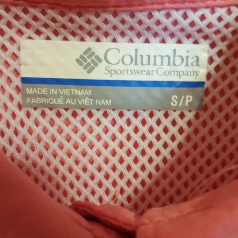 Beautiful Columbia PFG sleeveless top - Picture 3 of 10